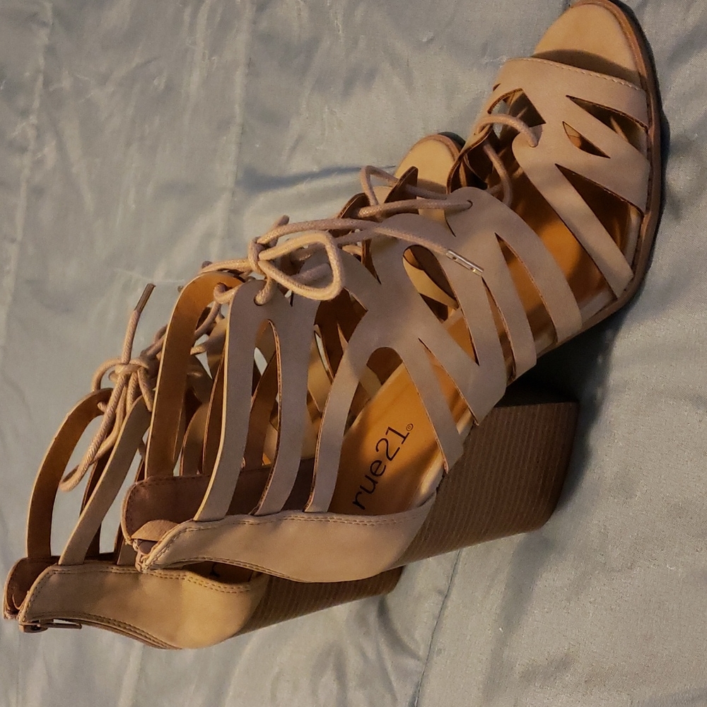 Ladie's sandals